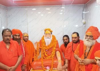 जगदगुरु पंचानंद गिरि के जन्म दिवस पर उनकी प्रतिमा का अनावरण
