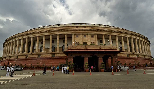 संसद में मणिपुर पर संग्राम जारी, स्पीकर ओम बिरला ने बुलाई सभी दलों की बैठक