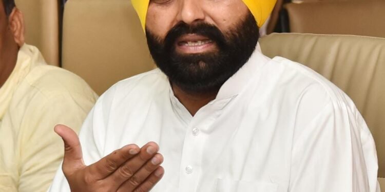 सार्वजनिक बस सेवा को सुचारू और पारदर्शी बनाने की मुहिम के तहत 35 लीटर डीज़ल चोरी करते दो ड्राइवर काबू: लालजीत सिंह भुल्लर