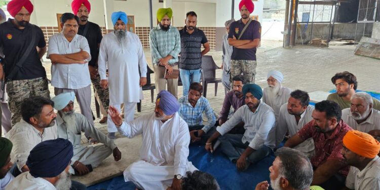 लोक संपर्क मंत्री चेतन सिंह जौड़ामाजरा द्वारा बाढ़ के नुकसान का जायज़ा लेने के लिए प्रभावित गाँवों का दौरा, हर संभव मदद का भरोसा