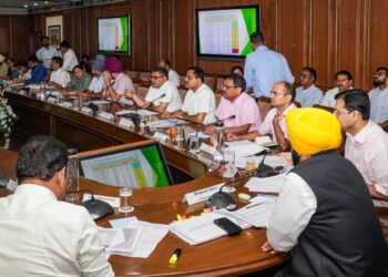 ज़मीनी स्तर पर लोगों की समस्याएँ निपटाने के लिए अधिक से अधिक क्षेत्रीय दौरे किये जाएँ – मुख्यमंत्री द्वारा डिप्टी कमिशनरों को आदेश