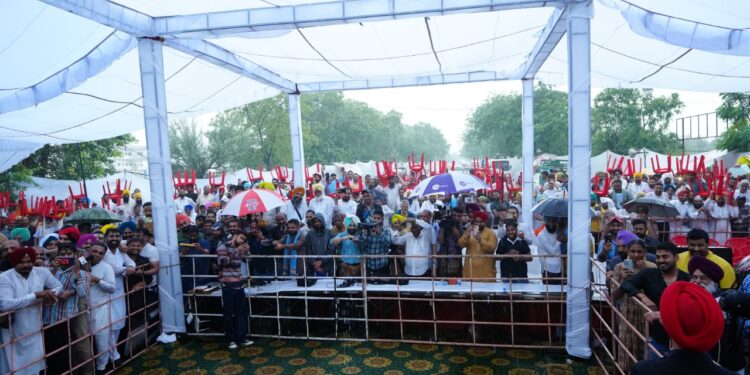 मुख्यमंत्री ने पंजाब में 10वां टोल प्लाज़ा टोल मुक्त करवाया