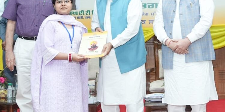 राज्य के नौजवानों को मुख्यमंत्री का तोहफ़ा, पहले साल में दी रिकार्ड 29936 सरकारी नौकरियां