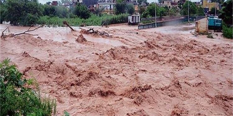 खोले गए Sukhna के Flood Gate, आवाजाही ठप्प