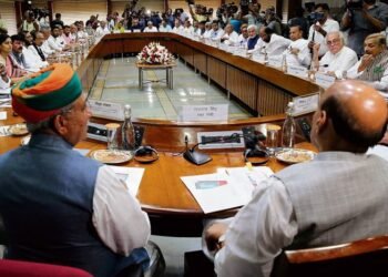 नियमों के तहत हर मुद्दे पर चर्चा को तैयार सरकार