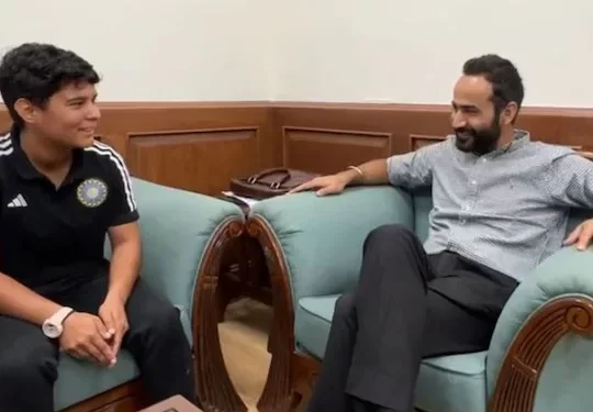 खेल मंत्री ने कनिका आहूजा को भारतीय क्रिकेट टीम में चुने जाने पर मुबारकबाद दी