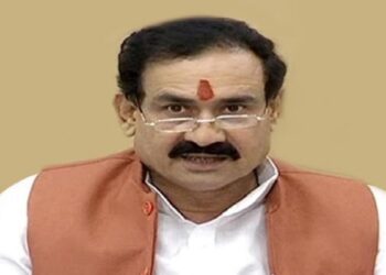 Madhya Pradesh: सीधी पेशाब कांड का आरोपी गिरफ्तार, नरोत्तम मिश्र बोले- अतिक्रमण पर होगी बुलडोजर की कार्रवाई