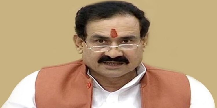 Madhya Pradesh: सीधी पेशाब कांड का आरोपी गिरफ्तार, नरोत्तम मिश्र बोले- अतिक्रमण पर होगी बुलडोजर की कार्रवाई
