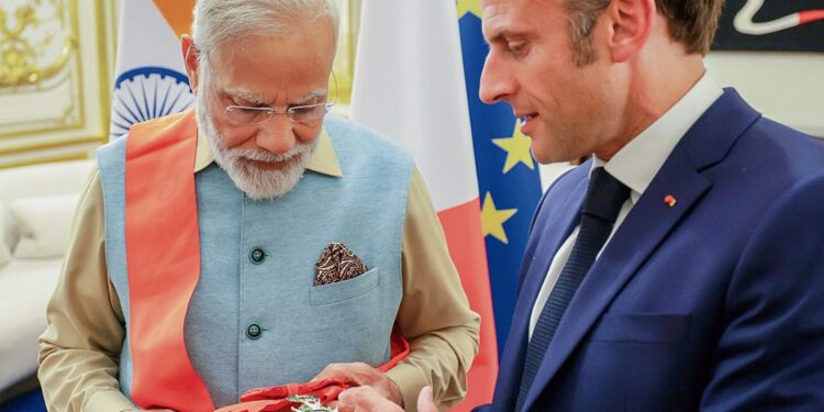 फ्रांस में बजी धुन- सारे जहां से अच्छा…