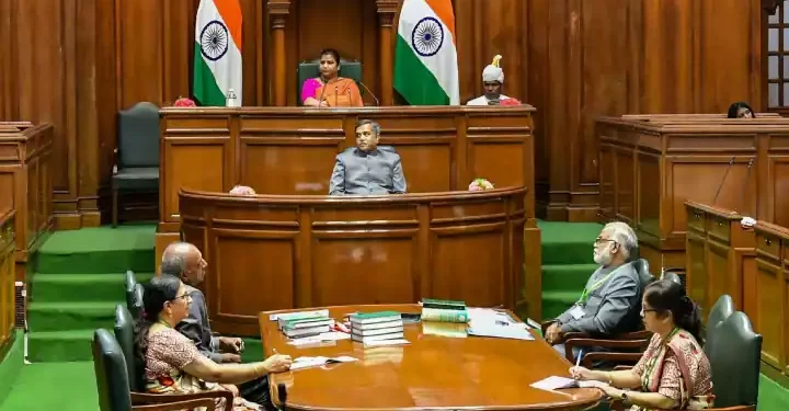 ‘मोदी तेरे राज में, मणिपुर जल गया आग में’ दिल्ली विधानसभा में गूंजे नारे, BJP के 6 नेताओं को सदन से निकाला