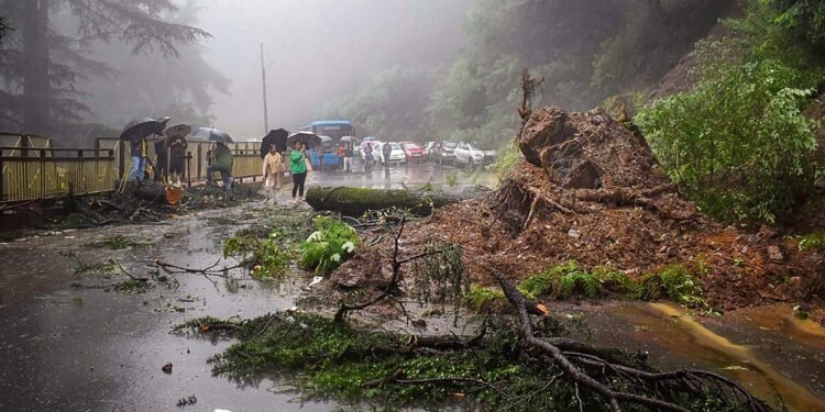 हिमाचल में फिर बारिश का कहर, 8 लोगों की मौत, 2 लापता