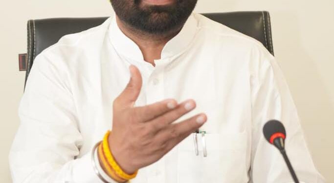 मिनिस्टरज़ फ़्लाइंग स्क्वाड ने 20 लीटर डीज़ल चोरी करने वाले ड्राइवर सहित सवारियों से पैसे लेकर टिकटें न देने वाला कंडक्टर पकड़ा