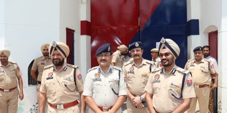 ‘ऑप्स सतर्क’: पंजाब पुलिस, जेल विभाग ने संयुक्त रूप से पंजाब की 25 जेलों में एक साथ तलाशी ली; 21 मोबाइल बरामद