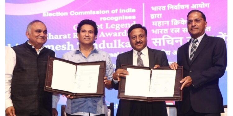 महान क्रिकेटर और भारत रत्न सचिन तेंदुलकर ने वोटरों को अधिक से अधिक मतदान करने हेतु भारत निर्वाचन आयोग के नेशनल आइकन के तौर पर की पारी की शुरुआत