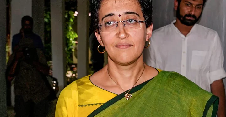 नाबालिग से रेप का आरोपी डिप्टी डायरेक्टर गिरफ्तार, आतिशी बोलीं- कभी नहीं था मेरा OSD