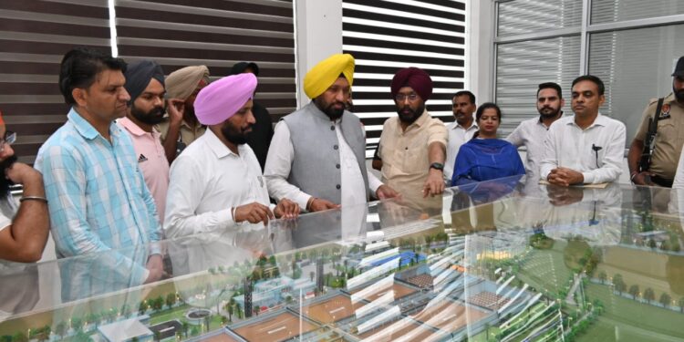 स्थानीय निकाय मंत्री ने एस.टी.पी., सी.ई.टी.पी. साईटों का किया दौरा; बुढ्ढे नाले की सफ़ाई के लिए ‘आप’ सरकार की वचनबद्धता को दोहराया  