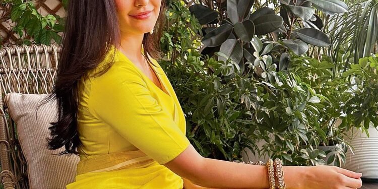 कैटरीना कैफ ने पीली साड़ी में तस्वीरें शेयर कीं