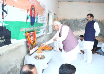 मुख्यमंत्री मनोहर लाल ने की शहीद तेजपाल सिंह के परिजनों से मुलाकात