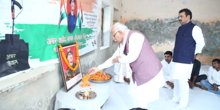 मुख्यमंत्री मनोहर लाल ने की शहीद तेजपाल सिंह के परिजनों से मुलाकात