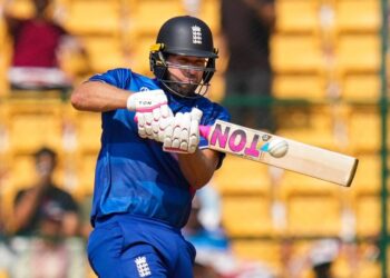 श्रीलंका ने इंग्लैंड की पूरी टीम को 33.2 ओवर में 156 रन पर आउट कर दिया