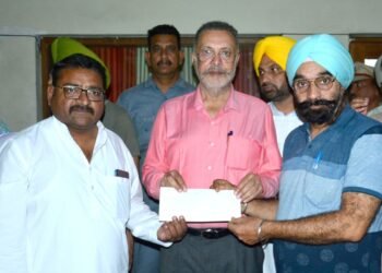 मल्टीपरपज जिम और संस्थान में कंप्यूटर प्रिंटर के लिए अनुदान