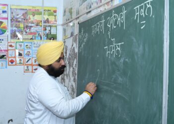 केवल स्मार्ट स्कूल का फट्टा लगाने से ही स्कूल स्मार्ट नहीं बन जाते: स्कूल शिक्षा मंत्री  