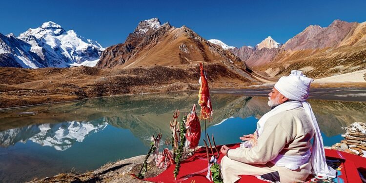 मोदी ने किए आदि कैलाश के दर्शन, बोले- विकास की ऊंचाई छुएगा उत्तराखंड