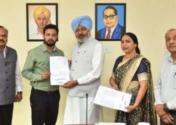 वित्त मंत्री हरपाल चीमा ने 13 सैक्शन अफसरों को नियुक्ति पत्र सौंपे