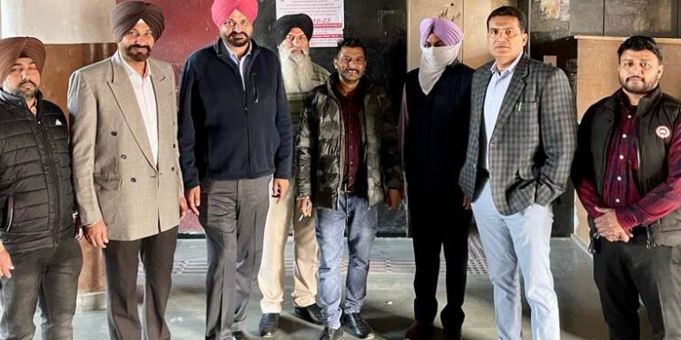 ज़मीन का तबादला और इंतकाल दर्ज करने के बदले 25,000 रुपए रिश्वत लेता पटवारी विजीलैंस ब्यूरो द्वारा काबू  