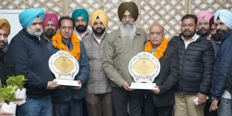 सूचना एवं लोक संपर्क विभाग द्वारा फोटो सिनेमा अफ़सर तरुण राजपूत और निबंधकार अतीक-उर-रहमान को सेवानिवृत्ति पर गरिमापूर्ण विदाई