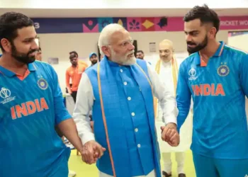 हम सभी दुखी हैं… विश्व कप के फाइनल में हार के बाद ड्रेसिंग रूम पहुंचे पीएम मोदी, शमी को लगाया गले, जडेजा से मिलाया हाथ