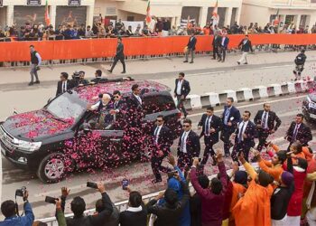 PM मोदी ने किया अयोध्या धाम रेलवे स्टेशन का उद्घाटन, 2 अमृत भारत और 6 वंदे भारत ट्रेन को दिखाई हरी झंडी