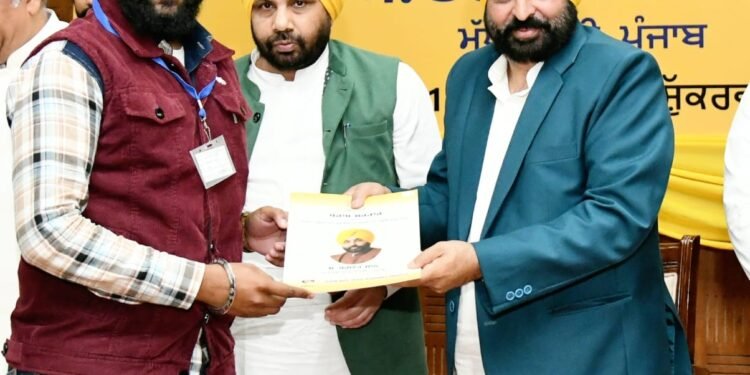 मुख्यमंत्री द्वारा सिखों के सिर पर घोड़ा चोर का कलंक लगाने वाले मजीठिया ख़ानदान के वारिस बिक्रम सिंह मजीठिया को 5 दिसंबर तक अरबी घोड़ों की जानकारी देने की चुनौती