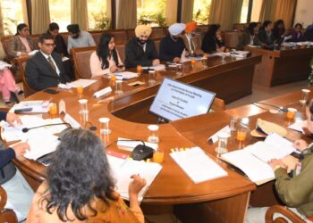 राष्ट्रीय बाल अधिकार संरक्षण आयोग के चेयरमैन ने अलग-अलग विभाग के अधिकारियों के साथ की मीटिंग  