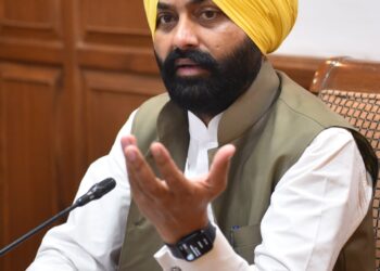 LATEST PUNJABI NEWS:सरपंचों से रिश्वत लेने के आरोप में विजिलेंस द्वारा गिरफ्तार बी.डी.पी.ओ. तुरंत प्रभाव से निलंबित भ्रष्टाचार बिल्कुल भी बर्दाश्त नहीं: लालजीत सिंह भुल्लर