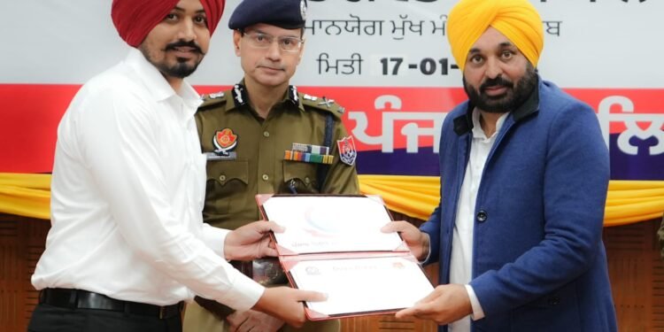 आगामी गणतंत्र दिवस से लोगों की सेवा के लिए समर्पित होगी सड़क सुरक्षा फोर्स: मुख्यमंत्री