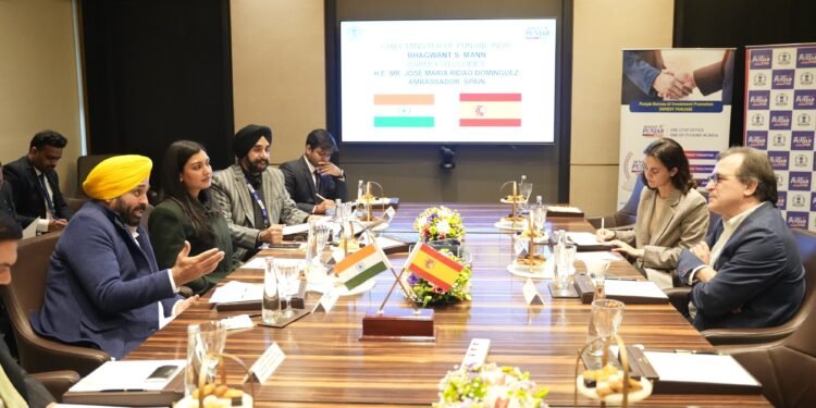 मुख्यमंत्री ने राज्य में विदेशी निवेश के लिए उच्चायुक्तों के साथ की मैराथन मुलाकातें