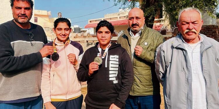 AIIBC में दिव्या और अंजलि विजयी रहीं और उन्होंने अपने उत्कृष्ट प्रदर्शन से स्वर्ण पदक जीते।