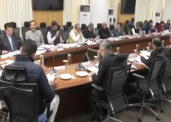 CM MANOHAR LAL की अगुवाई में 11 प्रस्तावों की तैयारी के साथ हरियाणा कैबिनेट की बैठक शुरू हो गई है. बजट सत्र के दौरान भी इन प्रस्तावों पर चर्चा होगी.