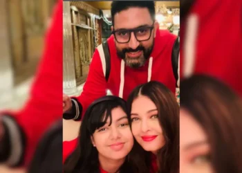 अपने 48वें जन्मदिन पर, अभिषेक बच्चन को उनकी पत्नी ऐश्वर्या राय बच्चन से जन्मदिन की हार्दिक शुभकामनाएं मिलीं, जिसमें उनकी प्यारी बेटी आराध्या भी शामिल थी।