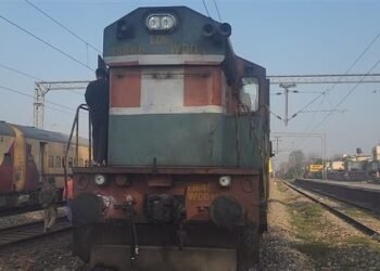 जम्मू-कश्मीर के कठुआ में एक मालगाड़ी अपने आप चलने लगी और पंजाब के मुकेरियां में रुकने से पहले 70 किमी की यात्रा की।