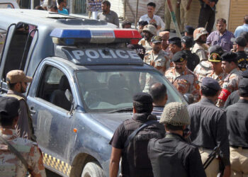 ग्वादर बंदरगाह प्राधिकरण परिसर पर हमले में दो पाकिस्तानी सैनिकों और आठ बलूच आतंकवादियों की मौत हो गई।