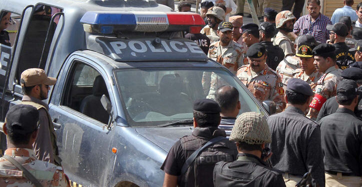 ग्वादर बंदरगाह प्राधिकरण परिसर पर हमले में दो पाकिस्तानी सैनिकों और आठ बलूच आतंकवादियों की मौत हो गई।