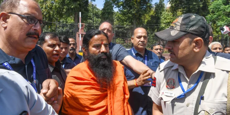 भ्रामक विज्ञापन मामले में रामदेव की बड़ी अदालत की तारीख से पहले पतंजलि की माफी