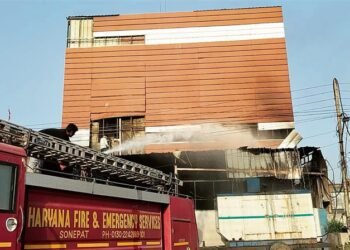 राय में एक रबर प्लांट में भीषण आग लग गई, जिसके परिणामस्वरूप 49 लोग घायल हो गए।