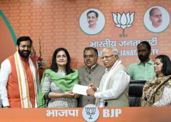 हरियाणा विधानसभा चुनाव से ठीक पहले किरण चौधरी के भाजपा में शामिल होने को केंद्रीय मंत्री खट्टर ने सम्मान के साथ स्वीकार किया है।