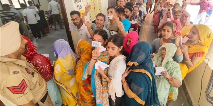 लोकसभा चुनाव 2024 के लाइव अपडेट से पता चलता है कि पंजाब में सुबह 9 बजे तक लगभग 10% मतदान प्रतिशत दर्ज किया गया है।