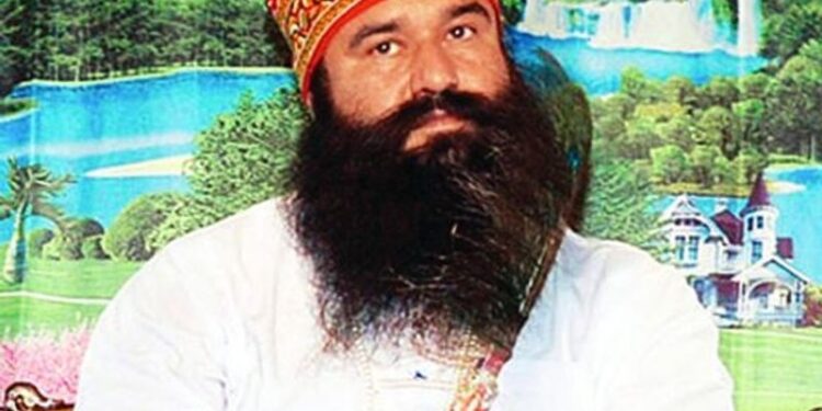 सिरसा डेरा प्रमुख गुरमीत राम रहीम 21 दिन की फरलो पर जेल से बाहर है।