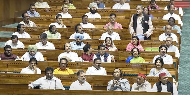 विपक्ष ने वक्फ बिल की जोरदार आलोचना करते हुए इसे ‘कठोर’ करार दिया।