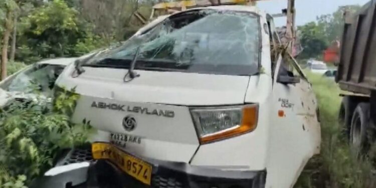जींद में ट्रक ने श्रद्धालुओं से भरी कार को टक्कर मारी